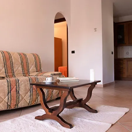 Comfy Flat With Terrace And Pool דירה קאלה ליברוטו