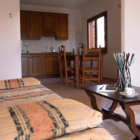 아파트 Comfy Flat With Terrace And Pool