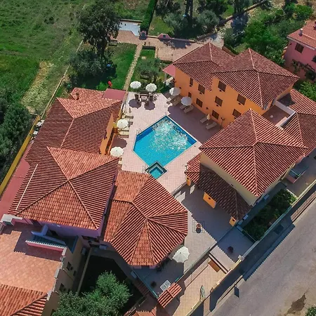 Comfy Flat With Terrace And Pool Lejlighed *