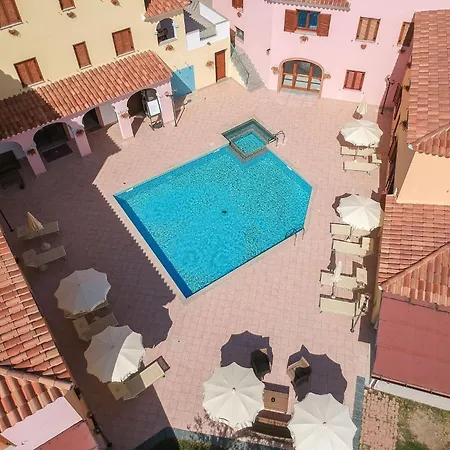 Lejlighed Comfy Flat With Terrace And Pool