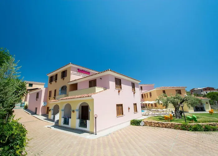 Lejlighed Comfy Flat With Terrace And Pool