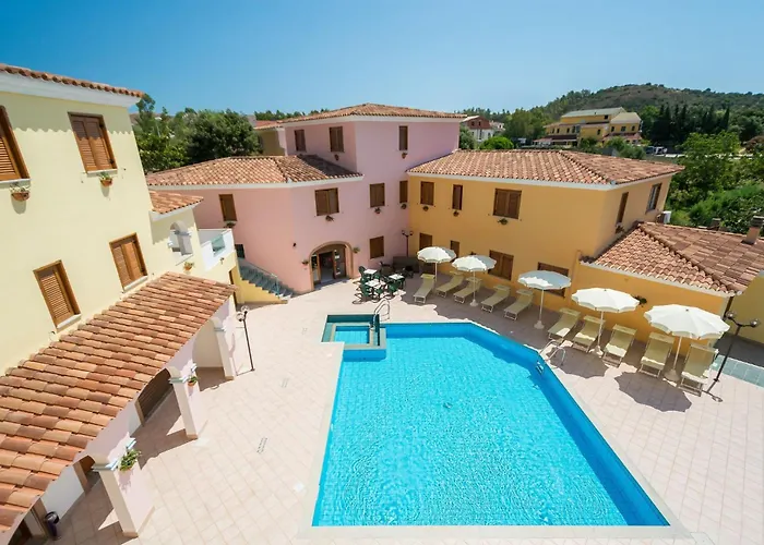 Comfy Flat With Terrace And Pool Lejlighed